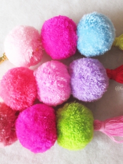 ปอมปอมโครเชต์ห้อยกระเป๋า/พวงกุญแจ pompom crochrt