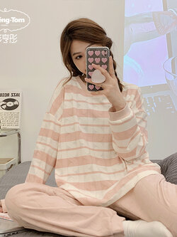 ชุดนอนผู้หญิง