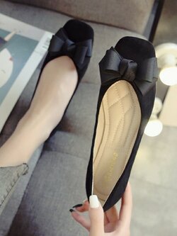 รองเท้าแฟชั่นผู้หญิงส้นเตี้ย ใส่สบาย มีขนาดให้สั่งซื้อ 35 36 37 38 39 40 สนใจทักแชท ฟรีค่าส่ง!