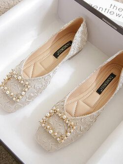 รองเท้าแฟชั่นผู้หญิงส้นเตี้ย ใส่สบาย มีขนาดให้สั่งซื้อ 35 36 37 38 39 40 สนใจทักแชท ฟรีค่าส่ง!