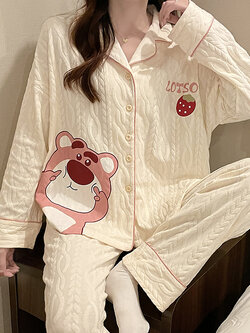 ชุดนอนผู้หญิง