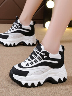 รองเท้าผ้าใบเสริมส้นสูง ไซต์35-39 สนใจทักแชท ฟรีค่าส่ง!