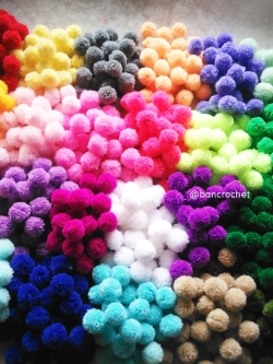 ปอมปอมไหมพรม ขนาด 2.5-3 ซม pom poms crochet (เฉพาะราคาส่ง คละสี สั่งขั้นต่ำ 50 ชิ้น) คละสี 2.5-3 ซม.