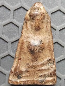 พระผงสุพรรณหน้าแก่