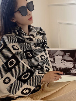 ผ้าพันคอ ผ้าคลุมไหล่ ไอเทมคู่ใจ ใส่ได้ทุกซีซั่น!