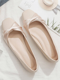 รองเท้าแฟชั่นผู้หญิงส้นเตี้ย ใส่สบาย มีขนาดให้สั่งซื้อ 35 36 37 38 39 40 สนใจทักแชท ฟรีค่าส่ง!