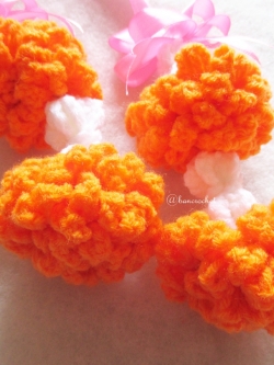 พวงมาลัยดอกดาวเรืองถักแขวนหน้ารถ / แขวนกระจกรถ ถักโครเชต์ thai garland crochet hanging