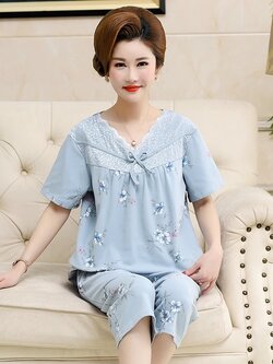 ชุดนอนแม่