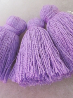 พู่แบบหนาฟู ขนาด 2 นิ้ว 4 ply tassel crochet acrylic yarn 4 ply ม่วง 2 นิ้ว
