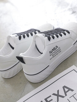 รองเท้าผ้าใบผู้หญิง