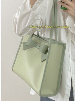 กระเป๋าสะพายข้างผู้หญิง กระเป๋าสะพายสไตล์เกาหลี By Japanese フェンディ authentic bag