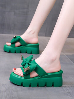 รองเท้าผ้าใบเสริมส้นสูง ไซต์35-39 สนใจทักแชท ฟรีค่าส่ง!