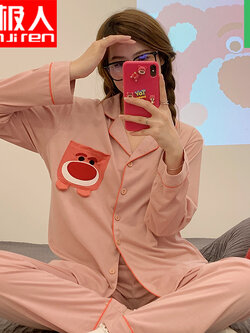 ชุดนอนผู้หญิง