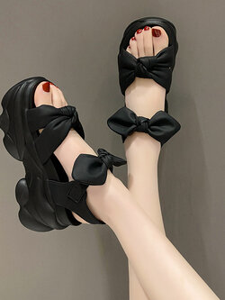 รองเท้าผ้าใบเสริมส้นสูง ไซต์35-39 สนใจทักแชท ฟรีค่าส่ง!