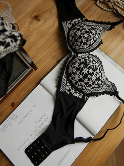 บรา ยกทรง เสื้อชั้นในสตรี