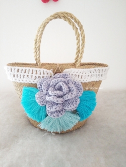 กระเป๋าสานกระจูดประดับดอกไม้ grajood basket weave bags ธรรมชาติ 7*10*7*12 นิ้ว