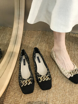 รองเท้าแฟชั่นผู้หญิงส้นเตี้ย ใส่สบาย มีขนาดให้สั่งซื้อ 35 36 37 38 39 40 สนใจทักแชท ฟรีค่าส่ง!