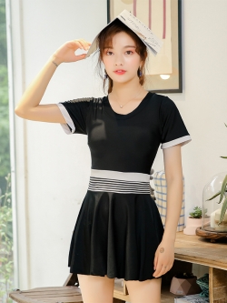 ชุดว่ายน้ำผู้หญิง ชุดว่ายน้ำแฟชั่น ชุดว่ายน้ำบิกินี่ ชุดว่ายน้ำเต็มตัว คอลเลคชั่นใหม่