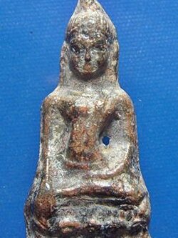 พระหูยานตะกั่วสนิมแดง กรุสมอพลือ