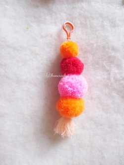 พวงกุญแจปอมปอม pompoms crochet keychain