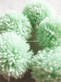 ปอมปอมไหมพรมสีเขียวอ่อน ขนาด 2 นิ้ว pompoms crochet