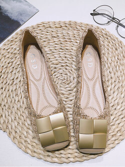 รองเท้าแฟชั่นผู้หญิงส้นเตี้ย ใส่สบาย มีขนาดให้สั่งซื้อ 35 36 37 38 39 40 สนใจทักแชท ฟรีค่าส่ง!