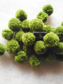ปอมปอมไหมพรม ขนาด 2.5-3 ซม pom poms crochet เขียวขี้ม้า 2.5-3 ซม.