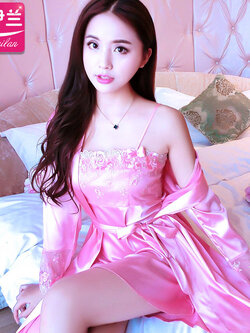 ชุดนอนผู้หญิง