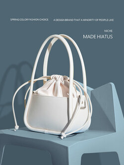 กระเป๋าสะพายข้างผู้หญิง กระเป๋าแบรนด์ HIATUS