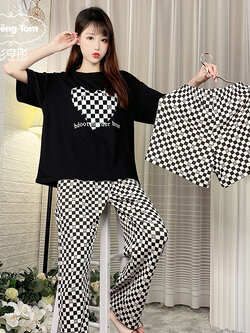 ชุดนอนผู้หญิง