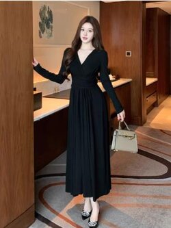 เดรสสีดำสุภาพ