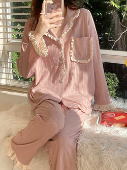 ชุดนอนผู้หญิง