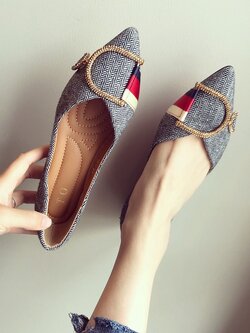 รองเท้าแฟชั่นผู้หญิงส้นเตี้ย ใส่สบาย มีขนาดให้สั่งซื้อ 35 36 37 38 39 40 สนใจทักแชท ฟรีค่าส่ง!