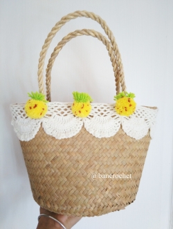 กระเป๋าสานกระจูดประดับสับปะรด grajood basket weave bags เหลือง 6นิ้ว