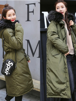 เสื้อกันหนาวฮู้ดดี้ ทรงยาว แต่งเฟอร์หนาฟู งานเกรดดีเหมือนแบบ บุนวมหนา อุ่นมาก หิมะก็เอาอยู่ (ถอดขนถอดฮู้ดได้) เขียวฮู้ดดำ