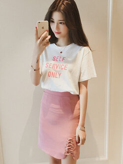 Set_bs1804 ชุดเซ็ท(เสื้อ+กระโปรง) เสื้อยืดคอกลมแขนสั้นสีขาวสกรีนลายตัวอักษร ผ้าคอตตอนเนื้อดีหนานุ่มใส่สบายยืดหยุ่นสูง กระโปรงสีพื้นชมพูอิฐซิปข้างมีซับในอย่างดี ผ่าชายกระโปรงผูกเชือกไขว้ ทรงเข้ารูปสวย งานดีทรงดี ใส่แล้วน่ารักดูดีสุด งานเซ็