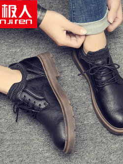 รองเท้าผ้าใบผู้ชาย