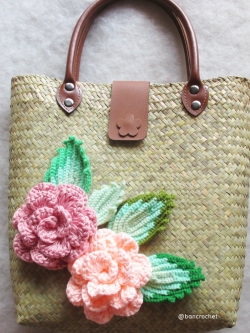 bancrochet กระเป๋ากระจูดสาน ประดับดอกไม้ ขนาด 12*4*18 นิ้ว basket weave bags ธรรมชาติ 12*4*18 นิ้ว