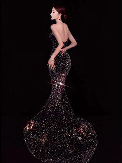 ชุดราตรี ชุดราตรีสวยหรู แบบ ทันสมัย Evening dress
