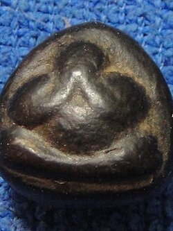 พระปิดตาเนื้อผงจุ่รัก