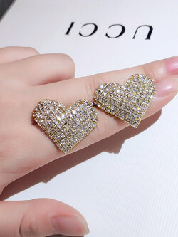 ต่างหู ตุ้มหูแฟชั่น