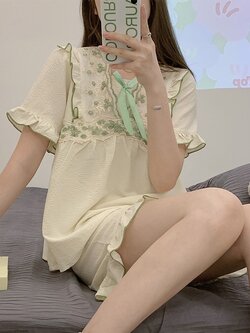 ชุดนอนผู้หญิง