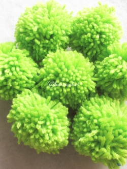 ปอมปอมไหมพรมสีเขียว ขนาด 2 นิ้ว pompoms crochet