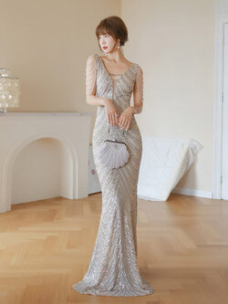 ชุดราตรี ชุดราตรีสวยหรู แบบ ทันสมัย Evening dress