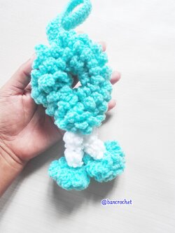 Bancrochet พวงมาลัยถักโครเชต์ Crochret Thai Garland ฟ้า 6*5*4 inch