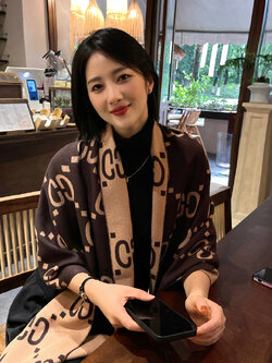 ผ้าพันคอ ผ้าคลุมไหล่ ไอเทมคู่ใจ ใส่ได้ทุกซีซั่น!