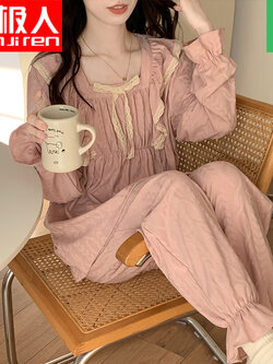 ชุดนอนผู้หญิง