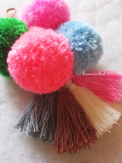 พู่+ปอมปอมแขวนกระเป๋าถักโครเชต์ pompom