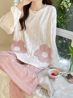 ชุดนอนผู้หญิง