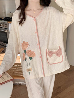 ชุดนอนผู้หญิง